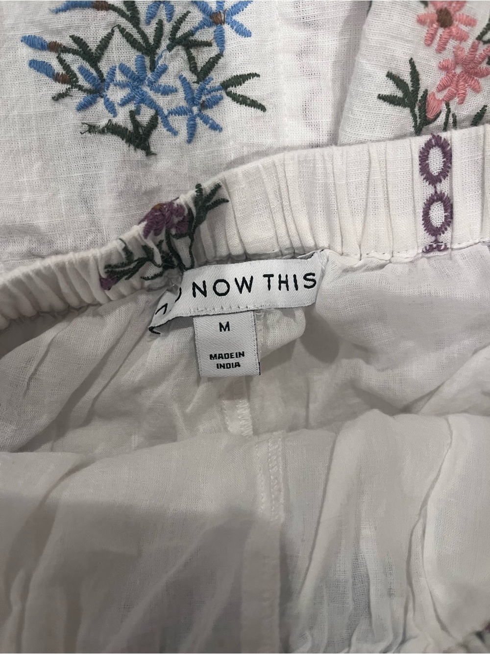 And now this Macys Women's White Floral Patchwork Camp Shirt shorts set summer - Picture 5 of 5